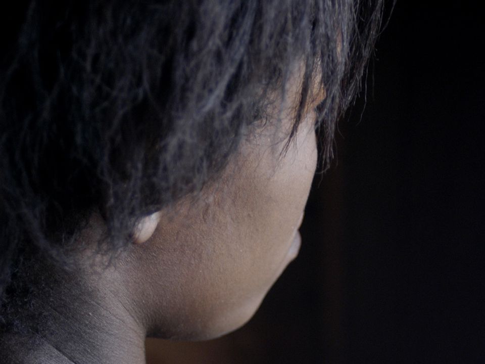 SEKSUAALINEN HYVÄKSIKÄYTTÖ Kotiväkivalta ja seksuaalinen hyväksikäyttö usean tartunnan taustalla Vaiettu ongelma, mutta saattaa tapahtua myös kouluissa - erityisesti tytöt riskiryhmässä
