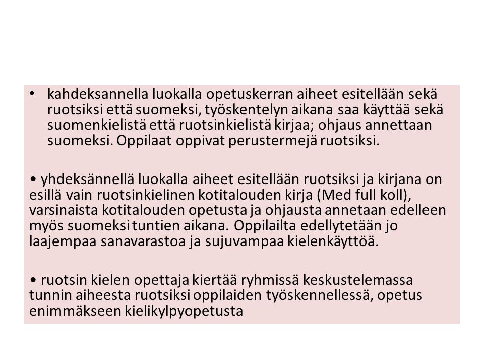 kahdeksannella luokalla opetuskerran aiheet esitellään sekä ruotsiksi että suomeksi, työskentelyn aikana saa käyttää sekä suomenkielistä että ruotsinkielistä kirjaa; ohjaus annettaan suomeksi.