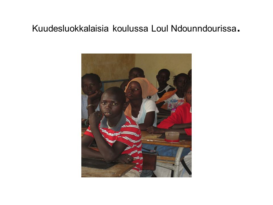 Kuudesluokkalaisia koulussa Loul Ndounndourissa.