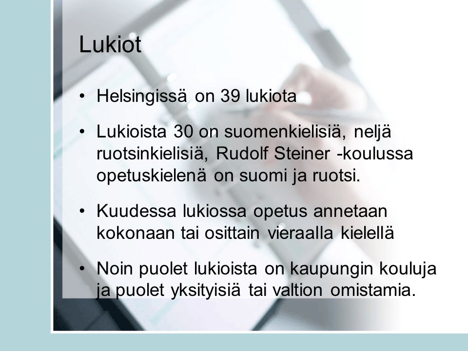 Lukiot •Helsingissä on 39 lukiota •Lukioista 30 on suomenkielisiä, neljä ruotsinkielisiä, Rudolf Steiner -koulussa opetuskielenä on suomi ja ruotsi.